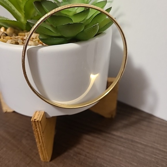 Unbranded Metal Bracelets Lot Small - Medium Wrist Gold Tone‎ Ladies Pre-Owned - Picture 5 of 7